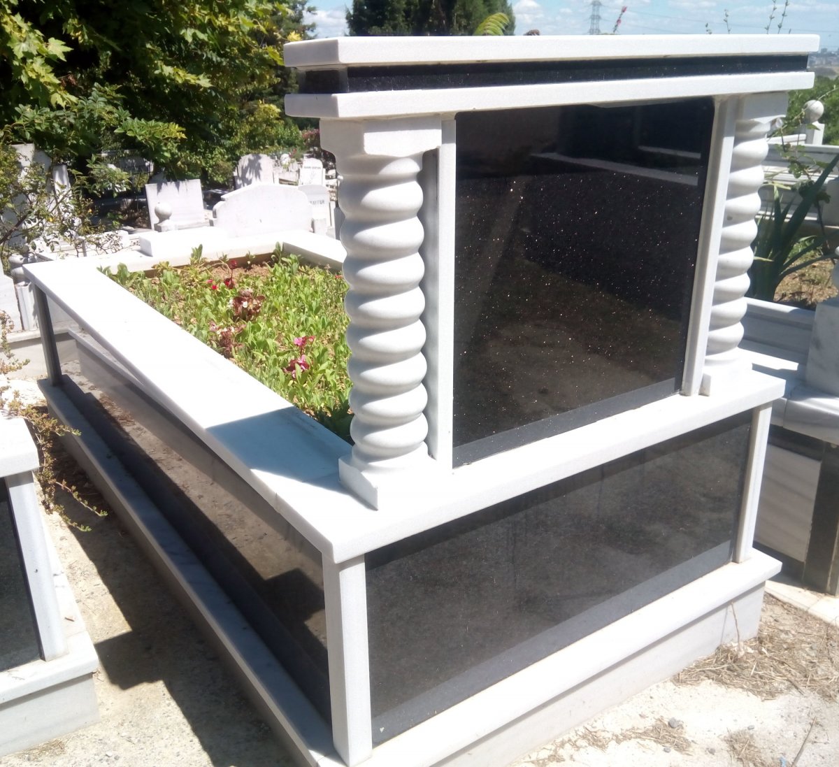 mermer sutunlu granit baş taşlı mermer ve granit mezar
